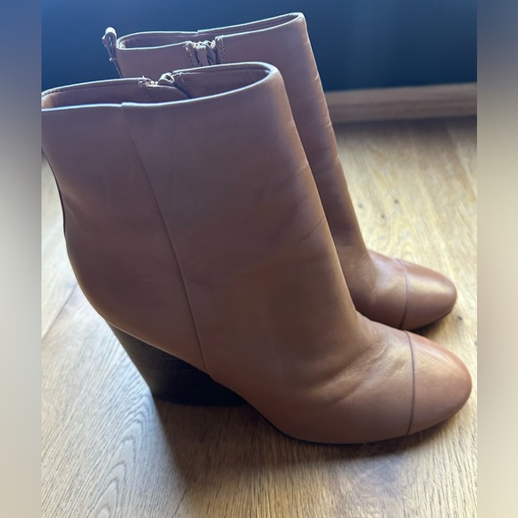 Tory Burch Grove Size 9 Royal Tan Leather Ankle Boot Bootie - Picture 6 of 7